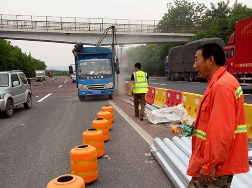 高速路防撞护栏安装